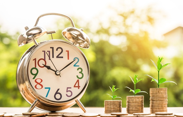 Ways to Use AI to Make a Side-Hustle Income in Your Spare Time